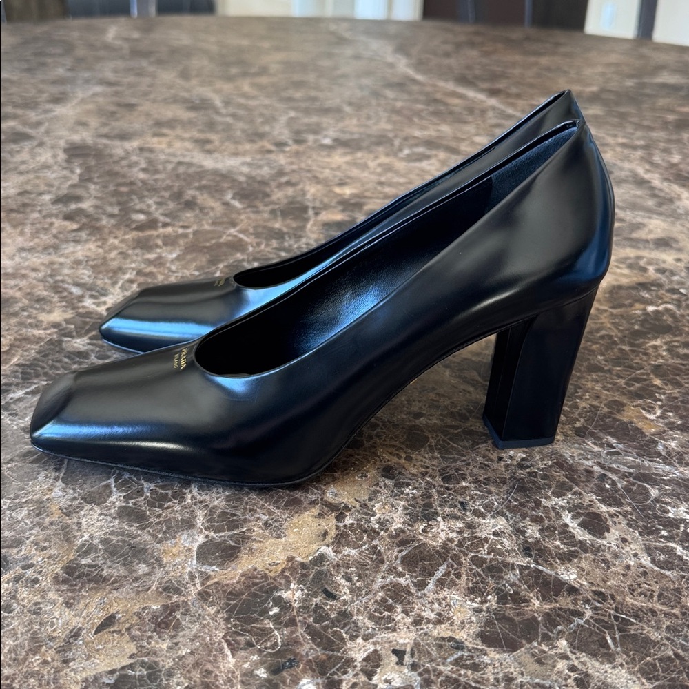 Prada black classic logo pumps modellerie gold logo sz 38.5 - Picture 7 of 10